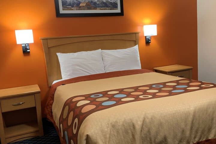 Room 18 of 144