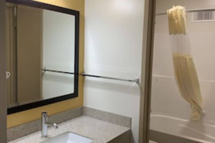 Room 52 of 144